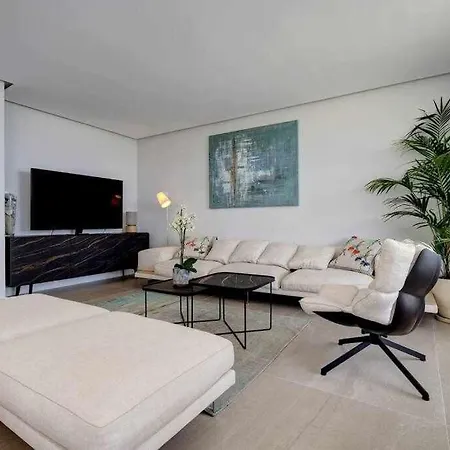 Daire The Edge Lujoso Apartamento Con Vistas Al Mar Y Estepona